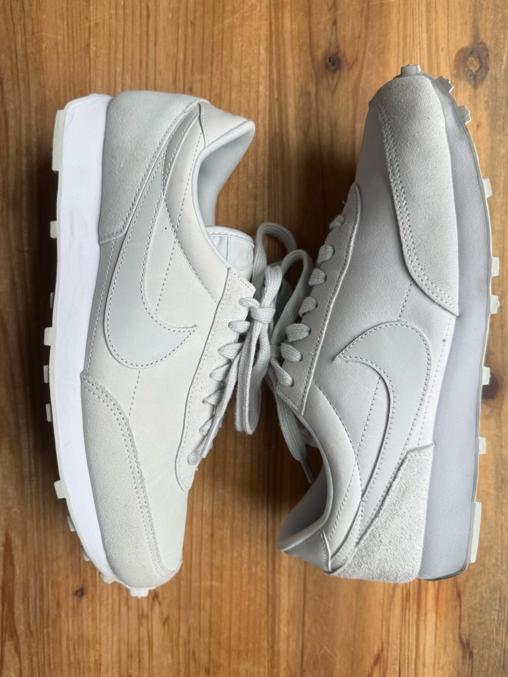 NIKE Daybreak Women’s Photon Dust Sneakers 8